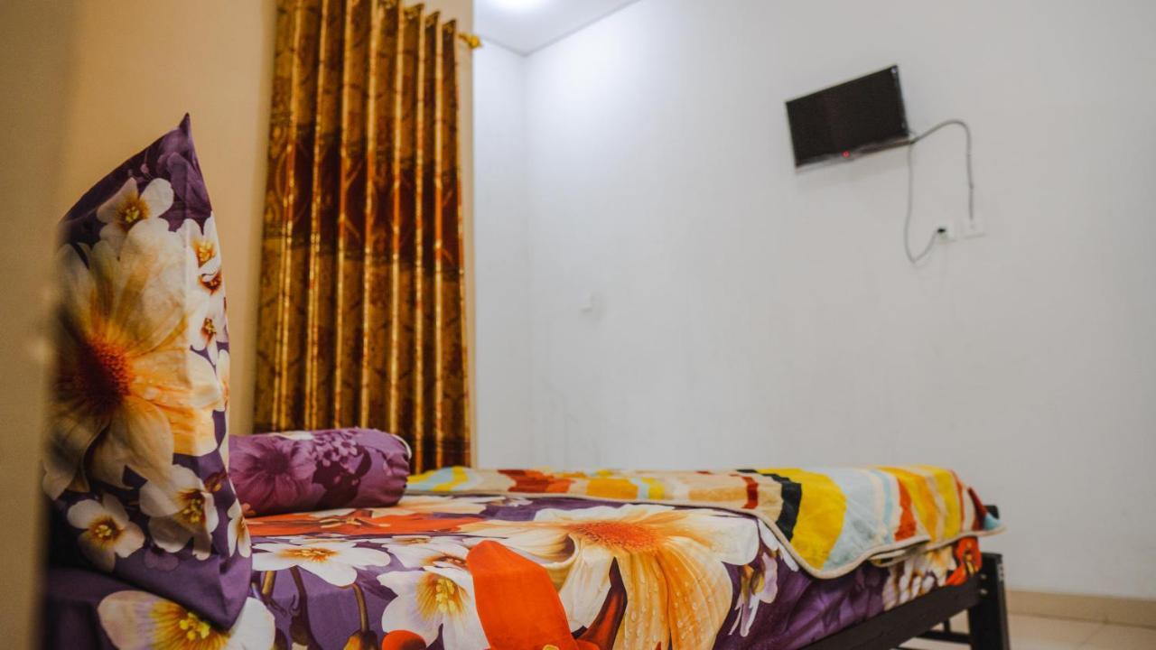 Sitiinggil Guest House Syariah Tegal  Εξωτερικό φωτογραφία