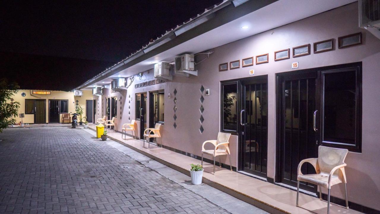 Sitiinggil Guest House Syariah Tegal  Εξωτερικό φωτογραφία